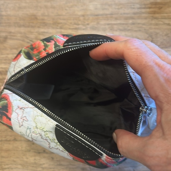 Temperly London British Airways First Class Makeup / Toiletry Bag - Picture 9 of 9